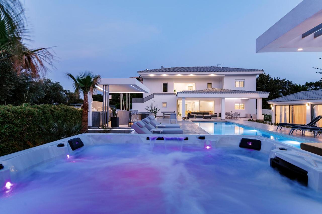 M Mansion Villa Pefki  Exterior photo