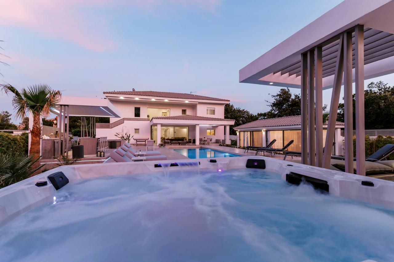 M Mansion Villa Pefki  Exterior photo